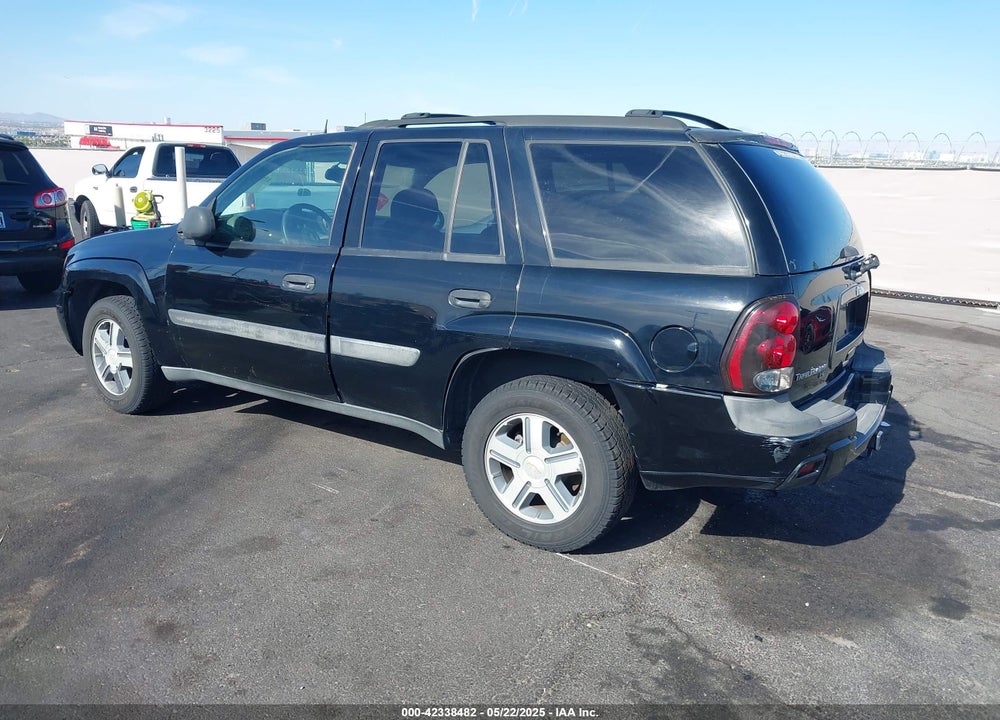 2005 CHEVROLET TRAILBLAZER LS VIN: 1GNDT13S752159452