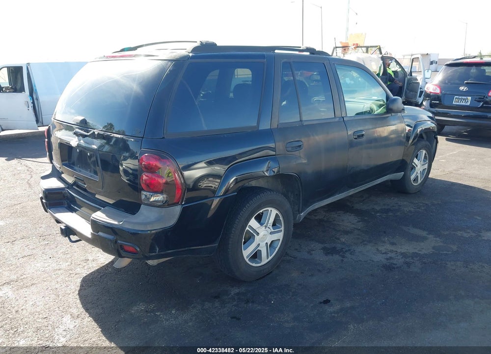 2005 CHEVROLET TRAILBLAZER LS VIN: 1GNDT13S752159452