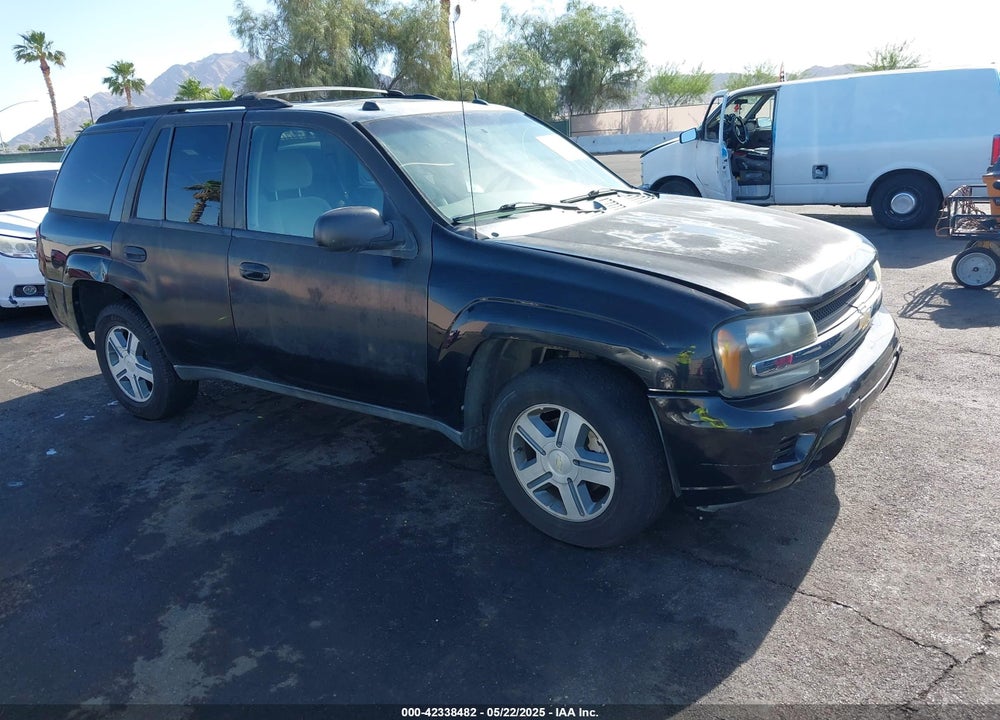 2005 CHEVROLET TRAILBLAZER LS VIN: 1GNDT13S752159452