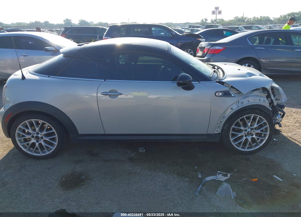 2012 MINI COOPER S VIN: WMWSX3C52CT465571