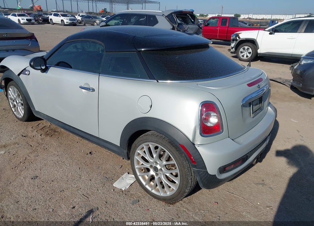 2012 MINI COOPER S VIN: WMWSX3C52CT465571