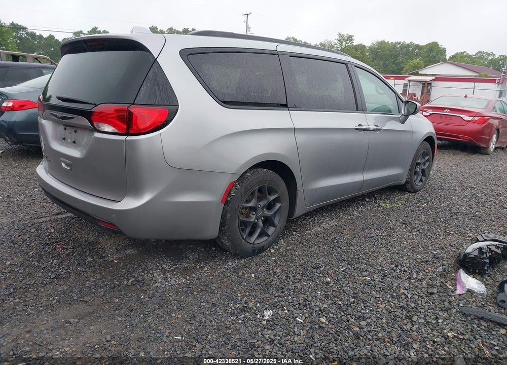 2018 CHRYSLER PACIFICA TOURING L VIN: 2C4RC1BG6JR172250
