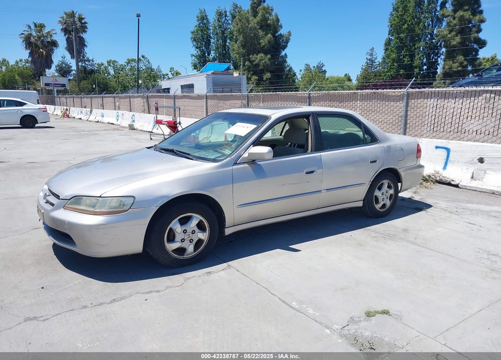 1998 HONDA ACCORD EX VIN: 1HGCG6677WA207165