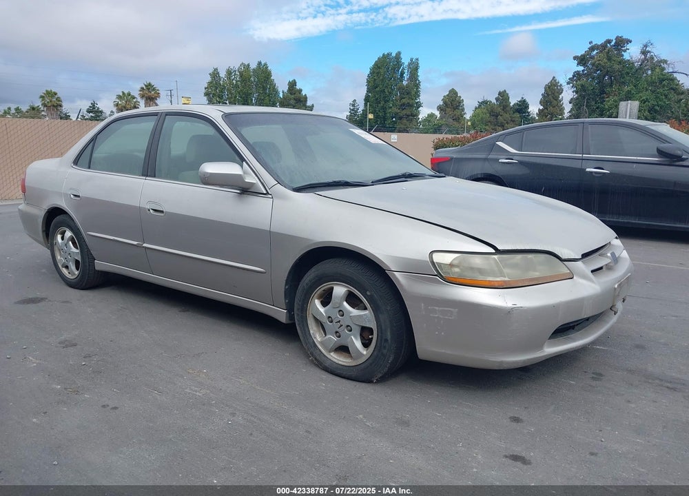 1998 HONDA ACCORD EX VIN: 1HGCG6677WA207165