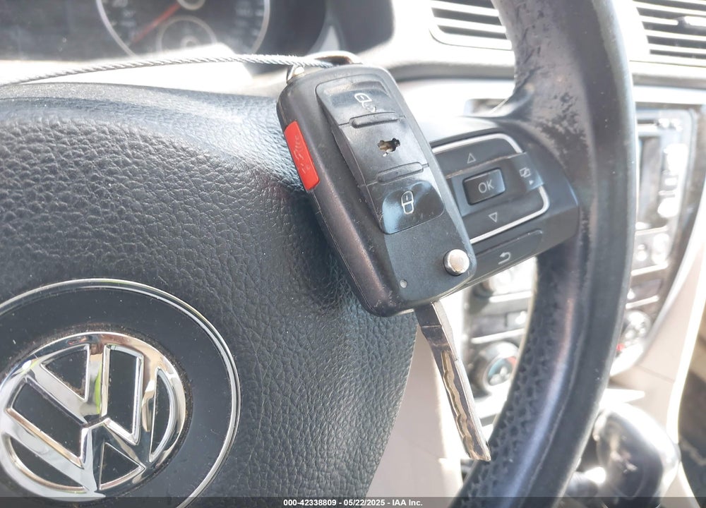 2013 VOLKSWAGEN PASSAT VIN: 1VWBP7A32DC063172