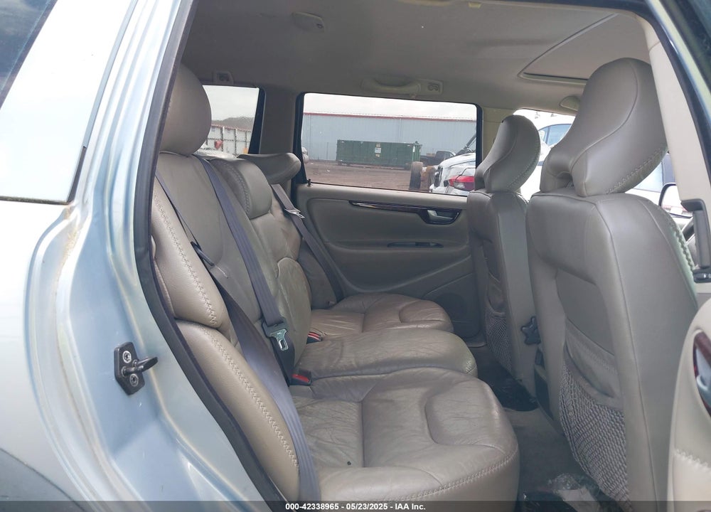 2002 VOLVO V70 XC VIN: YV1SZ58D421080106