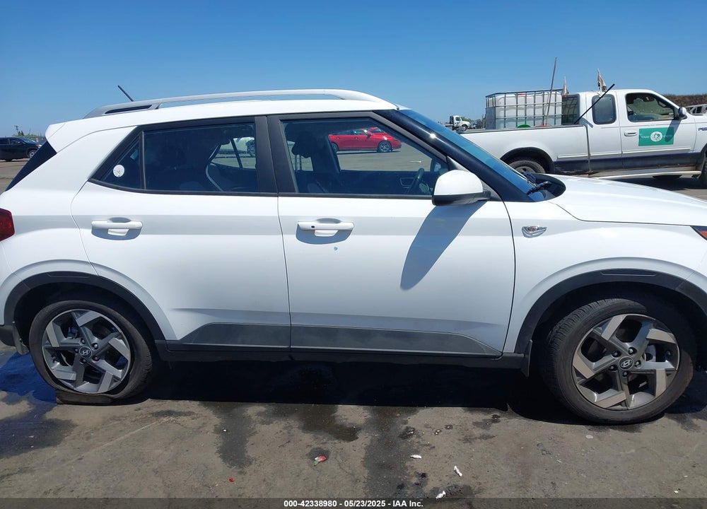 2024 HYUNDAI VENUE VIN: KMHRC8A33RU326429