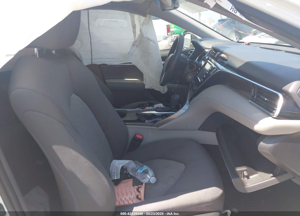 2018 TOYOTA CAMRY LE VIN: JTNB11HK2J3007979