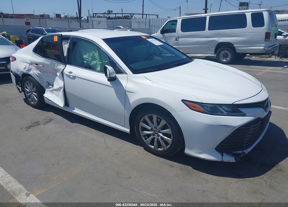 2018 TOYOTA CAMRY LE VIN: JTNB11HK2J3007979
