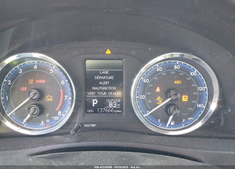 2018 TOYOTA COROLLA LE VIN: 5YFBURHE3JP796106