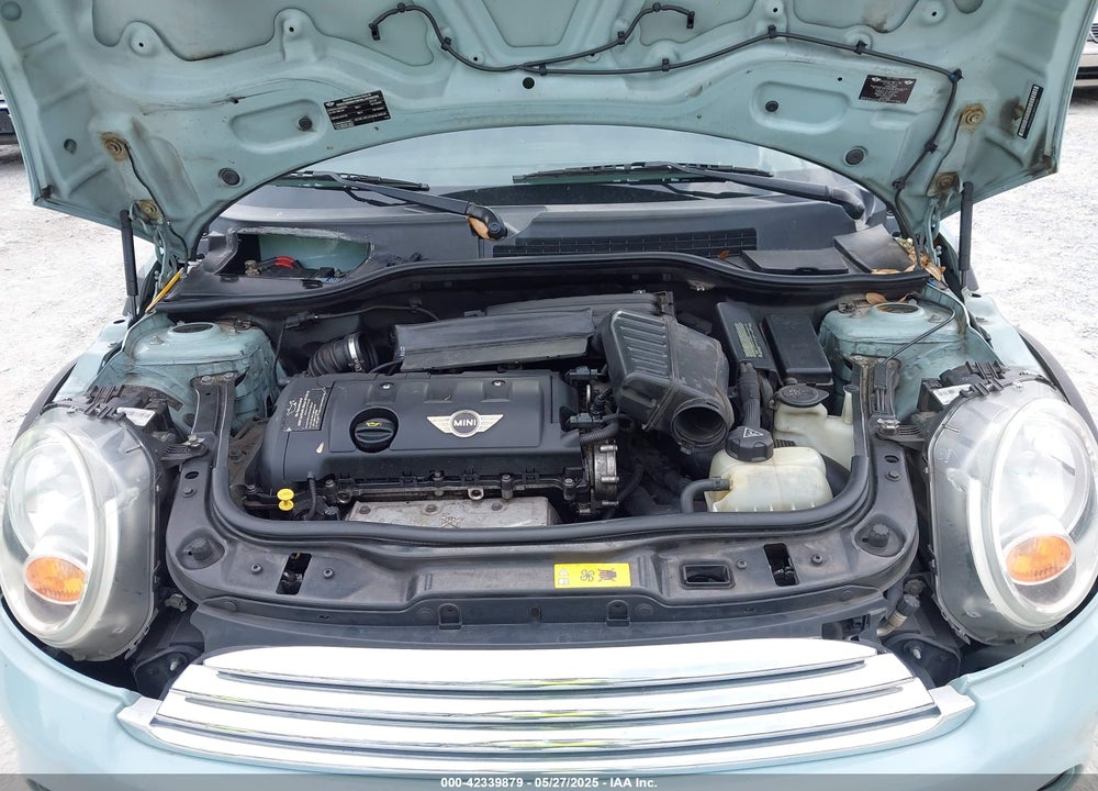 2011 MINI COOPER VIN: WMWSU3C58BT251157