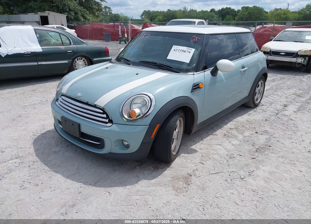 2011 MINI COOPER VIN: WMWSU3C58BT251157