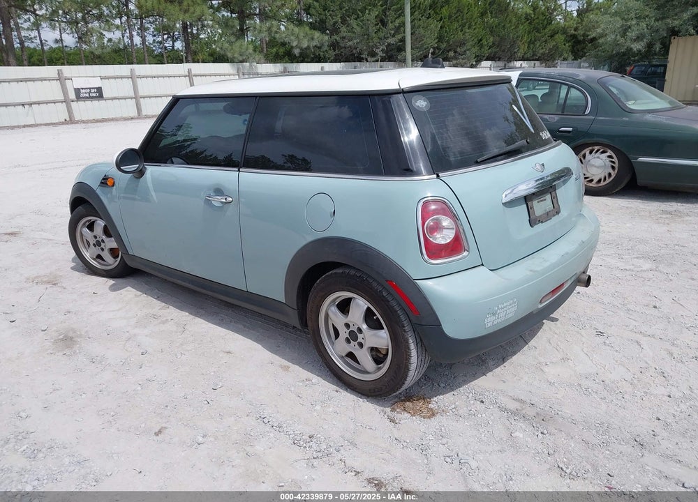 2011 MINI COOPER VIN: WMWSU3C58BT251157