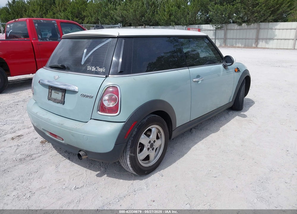 2011 MINI COOPER VIN: WMWSU3C58BT251157
