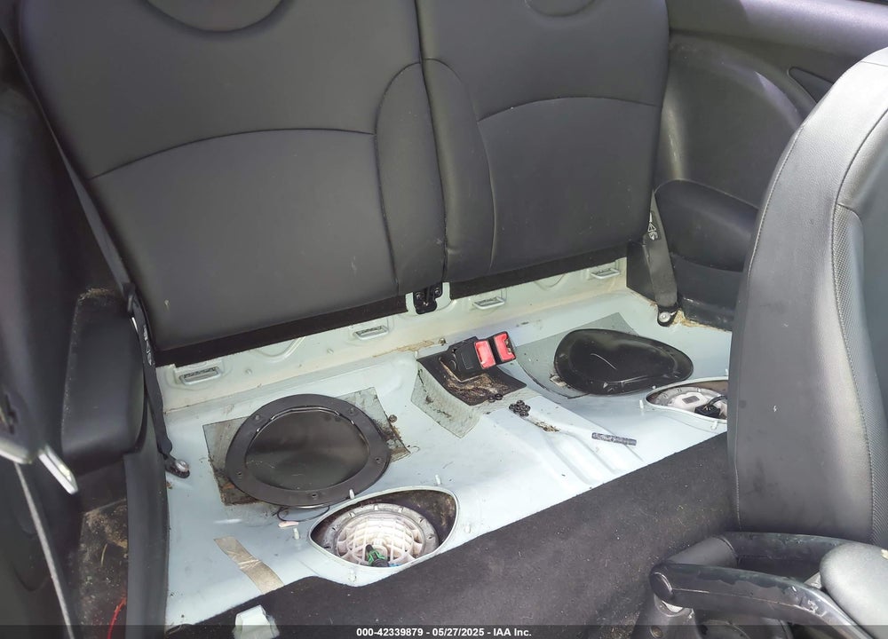 2011 MINI COOPER VIN: WMWSU3C58BT251157