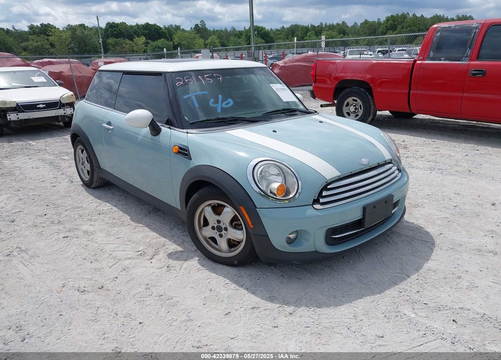 2011 MINI COOPER VIN: WMWSU3C58BT251157