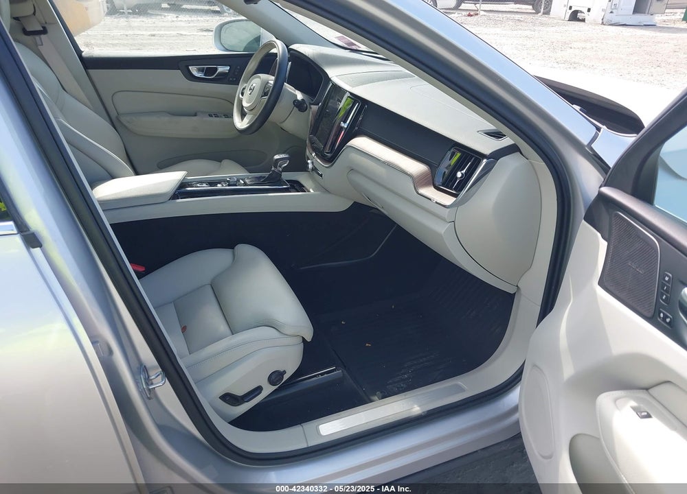 2020 VOLVO XC60 VIN: YV4102DL3L1525862