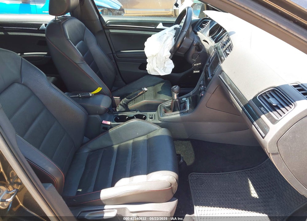 2016 VOLKSWAGEN GOLF VIN: 3VW547AU6GM064083