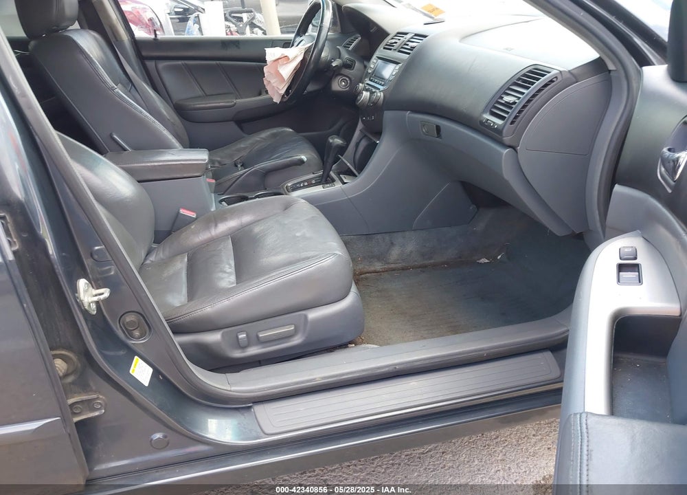 2005 HONDA ACCORD 3.0 EX VIN: 1HGCM66525A017070