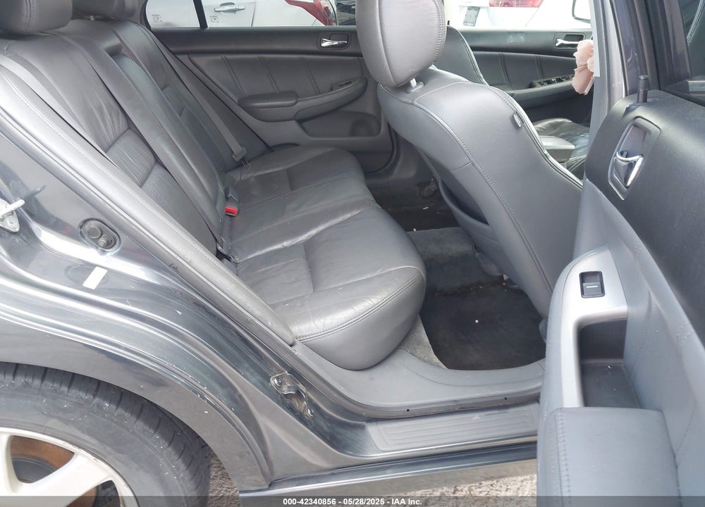 2005 HONDA ACCORD 3.0 EX VIN: 1HGCM66525A017070