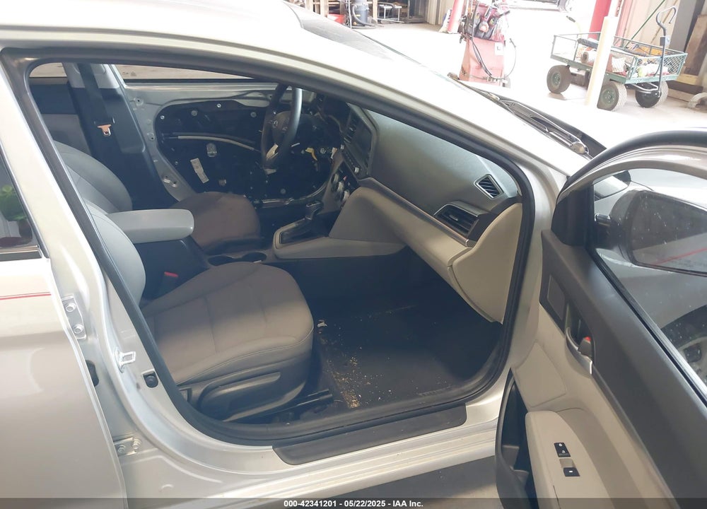 2019 HYUNDAI ELANTRA VIN: 5NPD74LF1KH473223