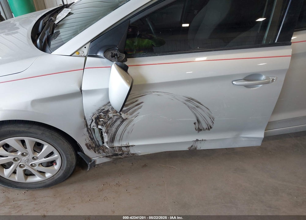 2019 HYUNDAI ELANTRA VIN: 5NPD74LF1KH473223