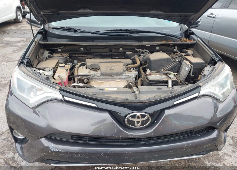 2018 TOYOTA RAV4 ADVENTURE/XLE VIN: 2T3RFREV0JW721415