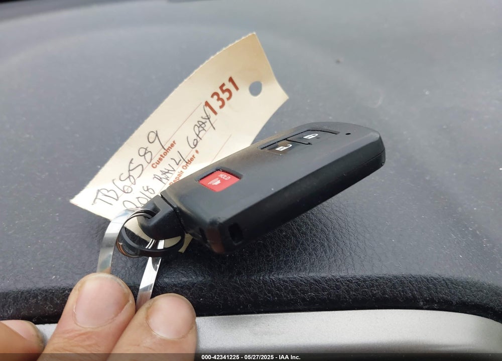 2018 TOYOTA RAV4 ADVENTURE/XLE VIN: 2T3RFREV0JW721415