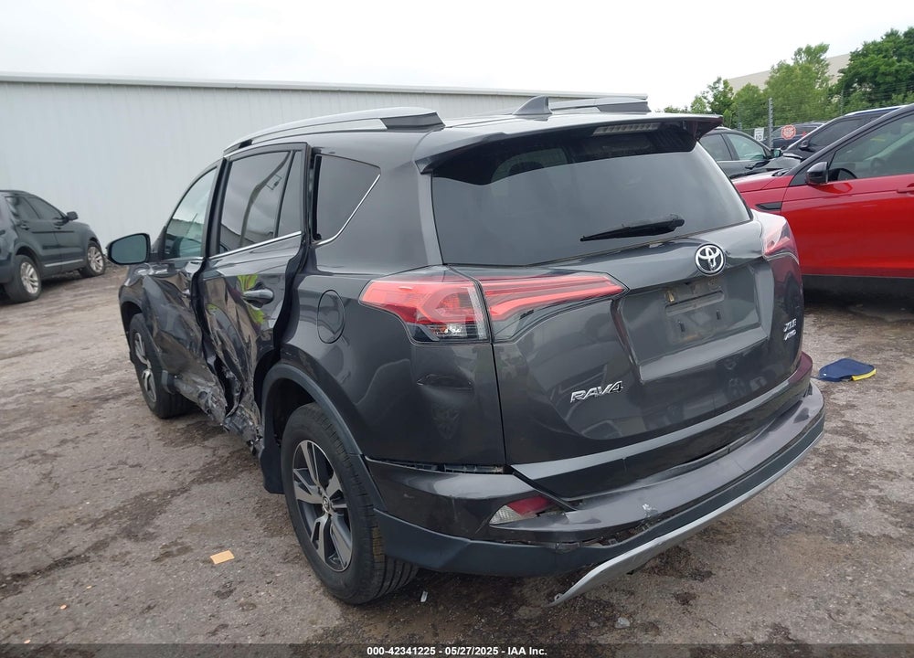 2018 TOYOTA RAV4 ADVENTURE/XLE VIN: 2T3RFREV0JW721415