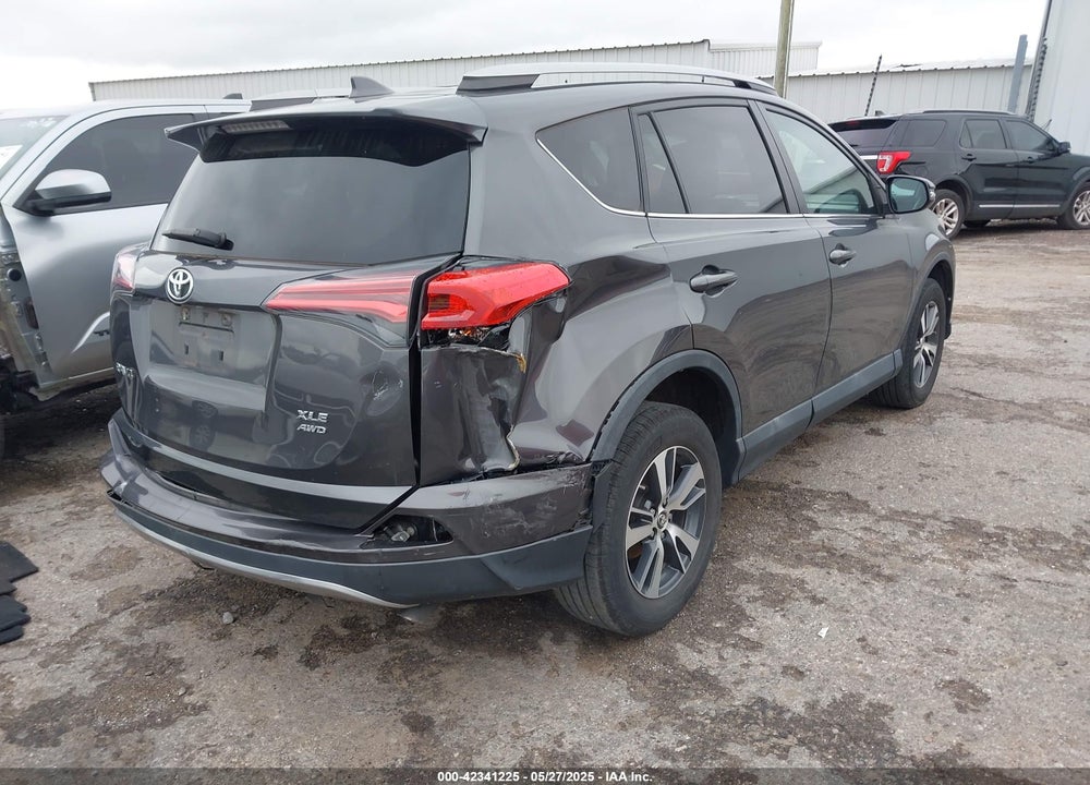 2018 TOYOTA RAV4 ADVENTURE/XLE VIN: 2T3RFREV0JW721415