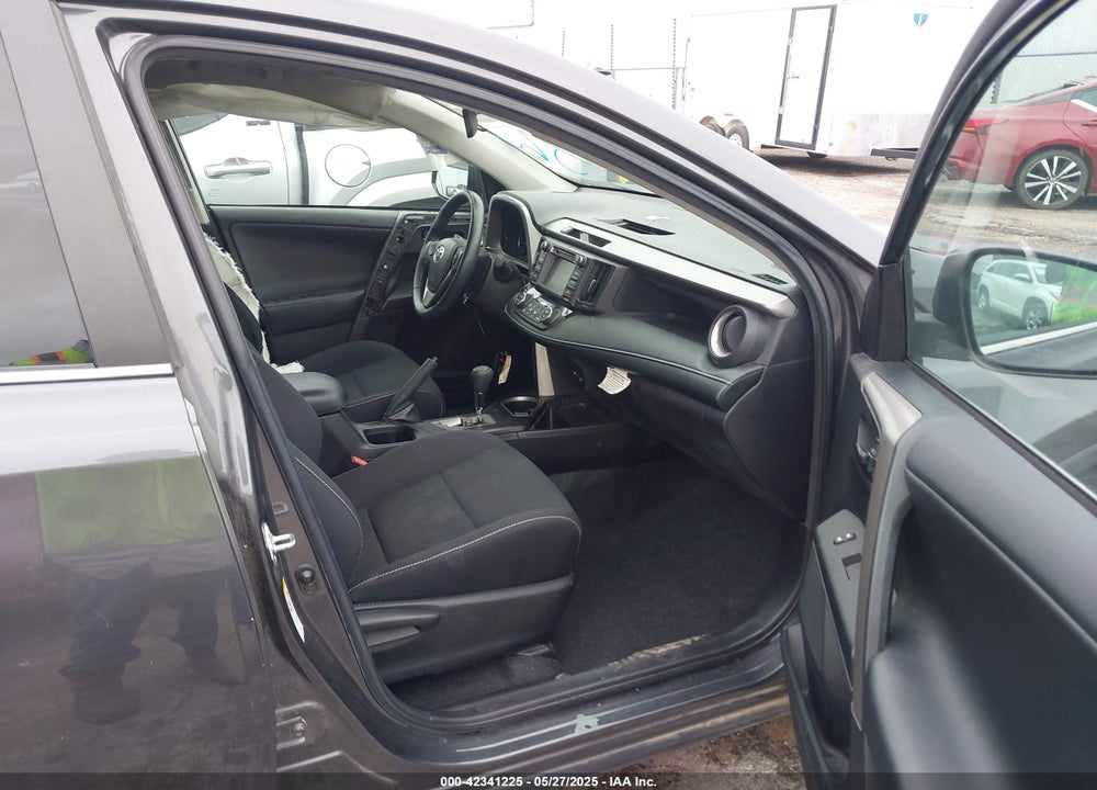 2018 TOYOTA RAV4 ADVENTURE/XLE VIN: 2T3RFREV0JW721415