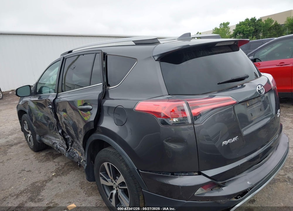 2018 TOYOTA RAV4 ADVENTURE/XLE VIN: 2T3RFREV0JW721415