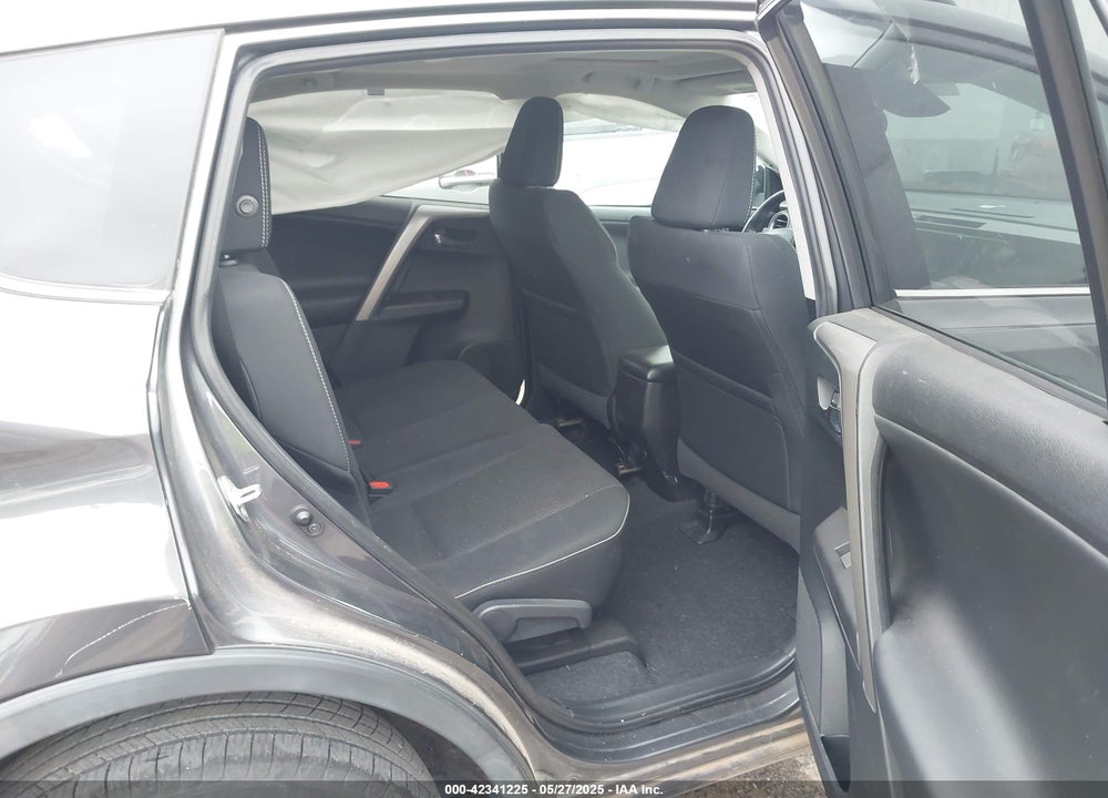 2018 TOYOTA RAV4 ADVENTURE/XLE VIN: 2T3RFREV0JW721415