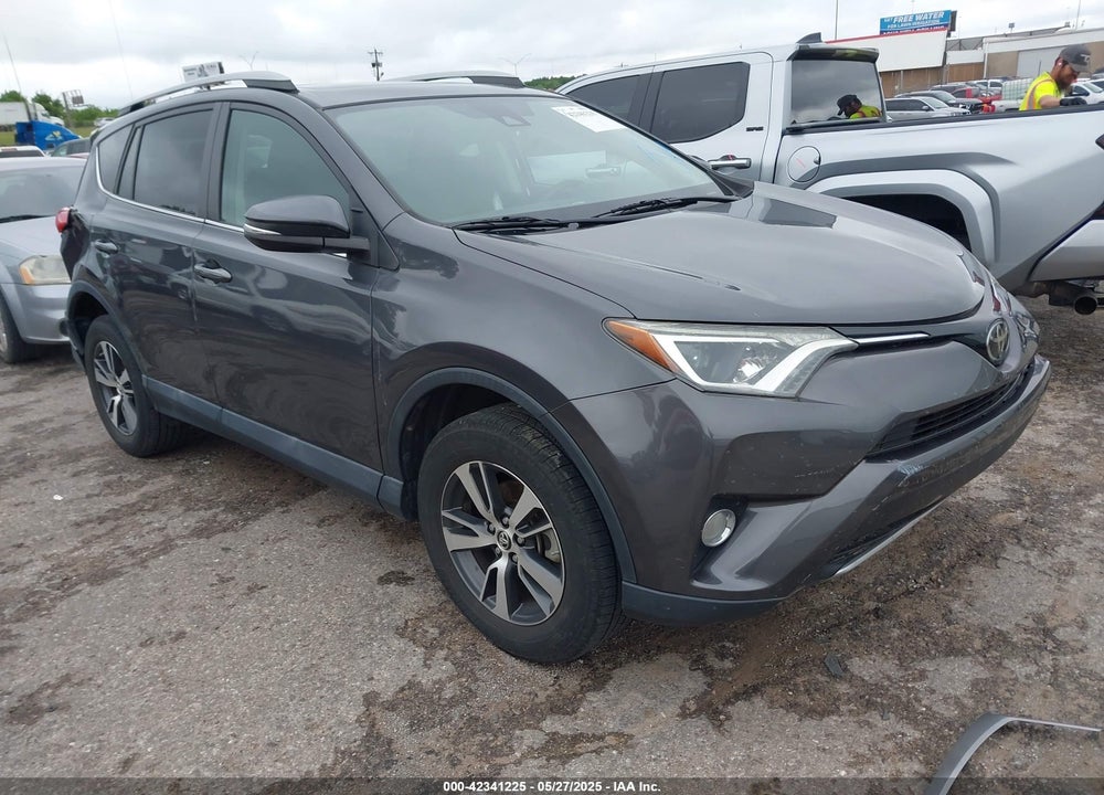 2018 TOYOTA RAV4 ADVENTURE/XLE VIN: 2T3RFREV0JW721415