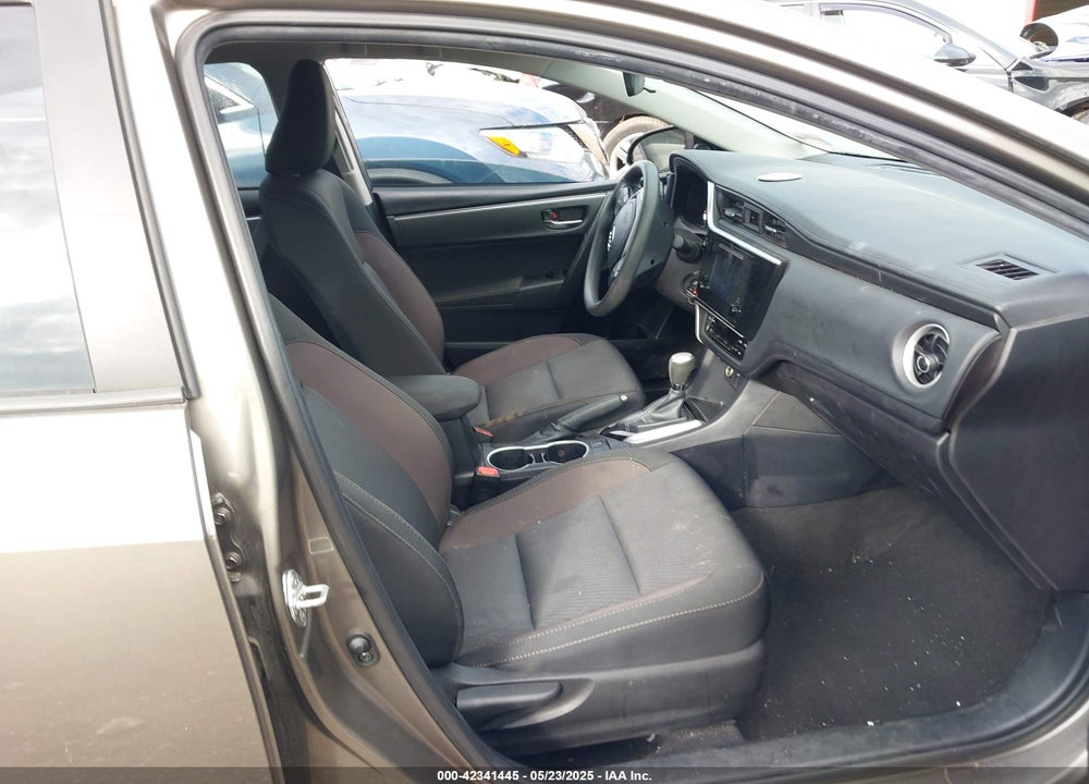 2019 TOYOTA COROLLA LE VIN: 2T1BURHE0KC189520