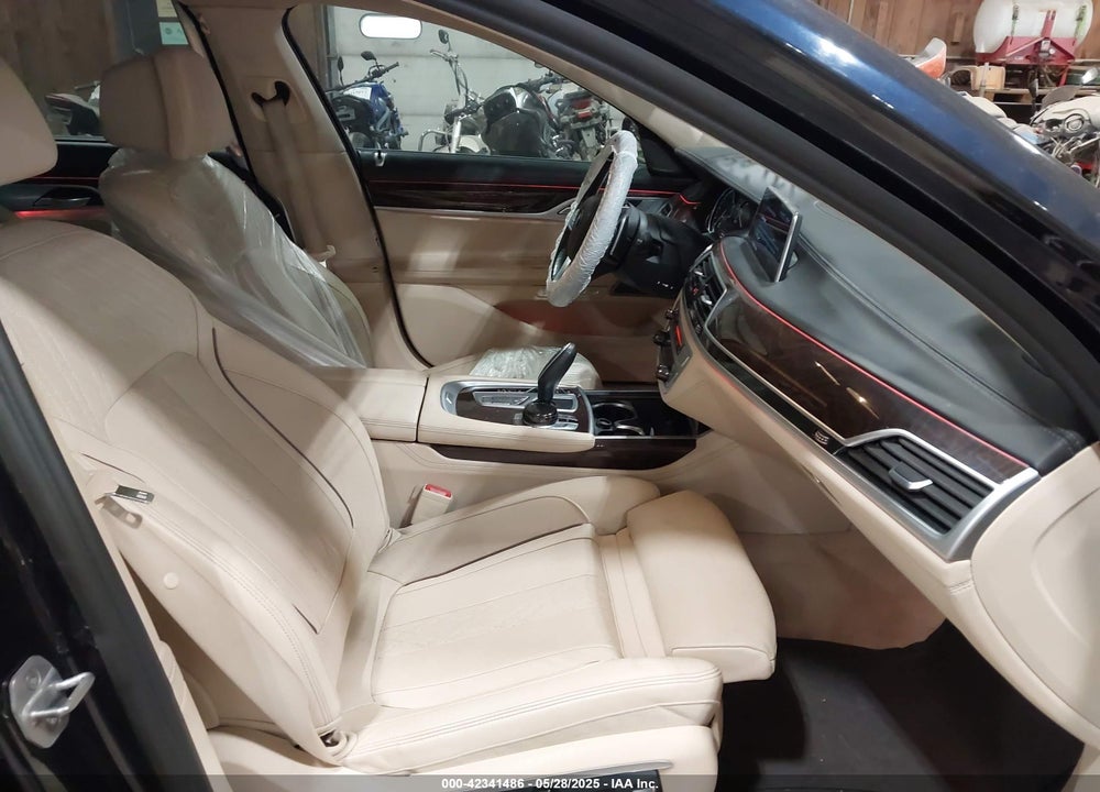 2017 BMW ALPINA B7 VIN: WBA7F2C51HG422682
