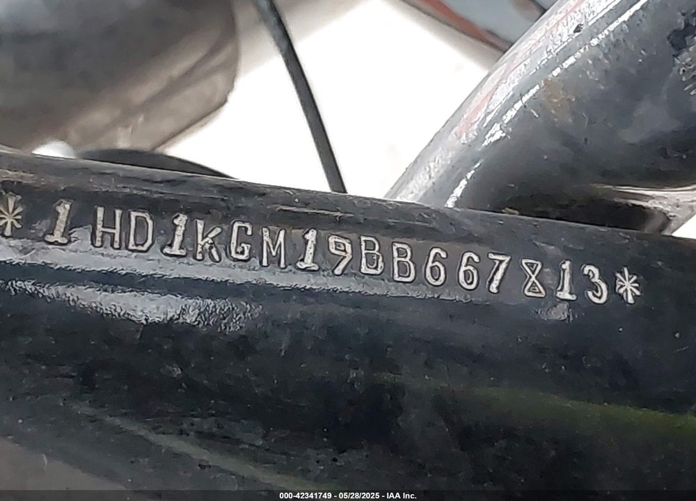 2011 HARLEY-DAVIDSON FLTRU VIN: 1HD1KGM19BB667813
