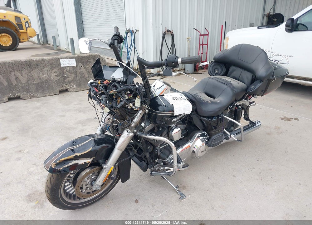 2011 HARLEY-DAVIDSON FLTRU VIN: 1HD1KGM19BB667813