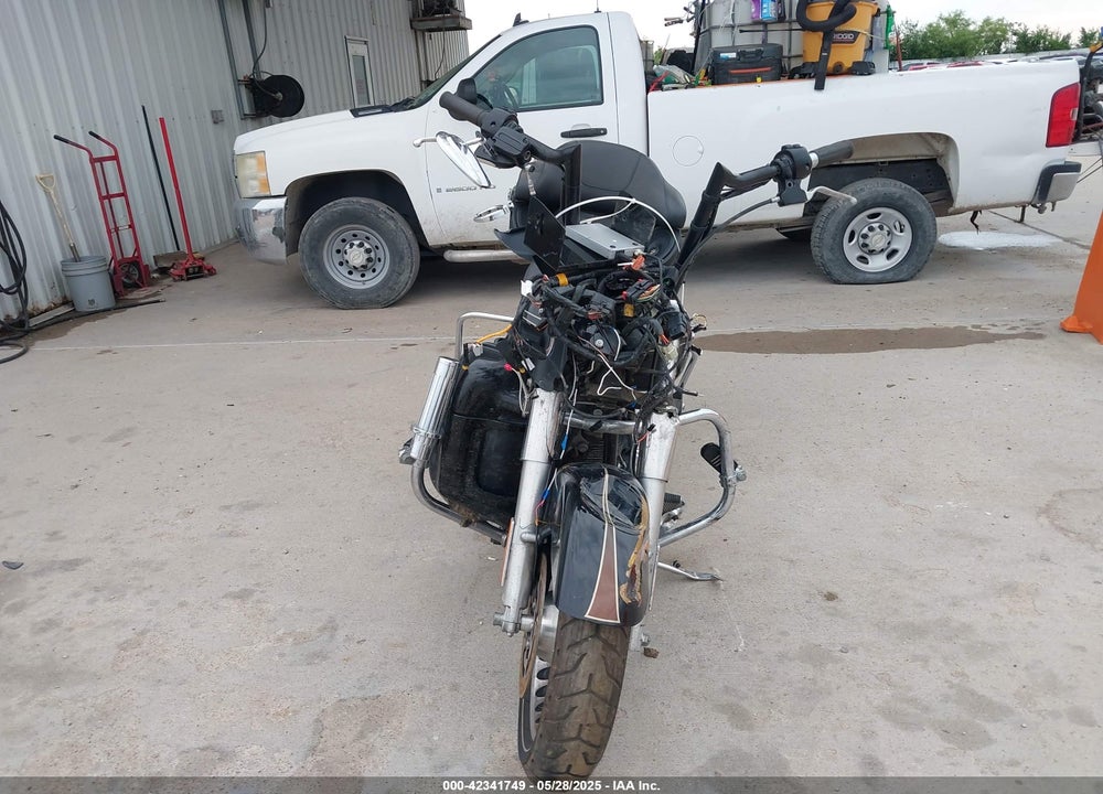 2011 HARLEY-DAVIDSON FLTRU VIN: 1HD1KGM19BB667813