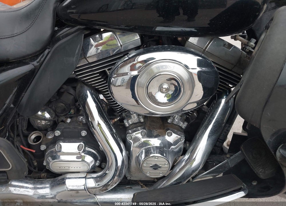 2011 HARLEY-DAVIDSON FLTRU VIN: 1HD1KGM19BB667813