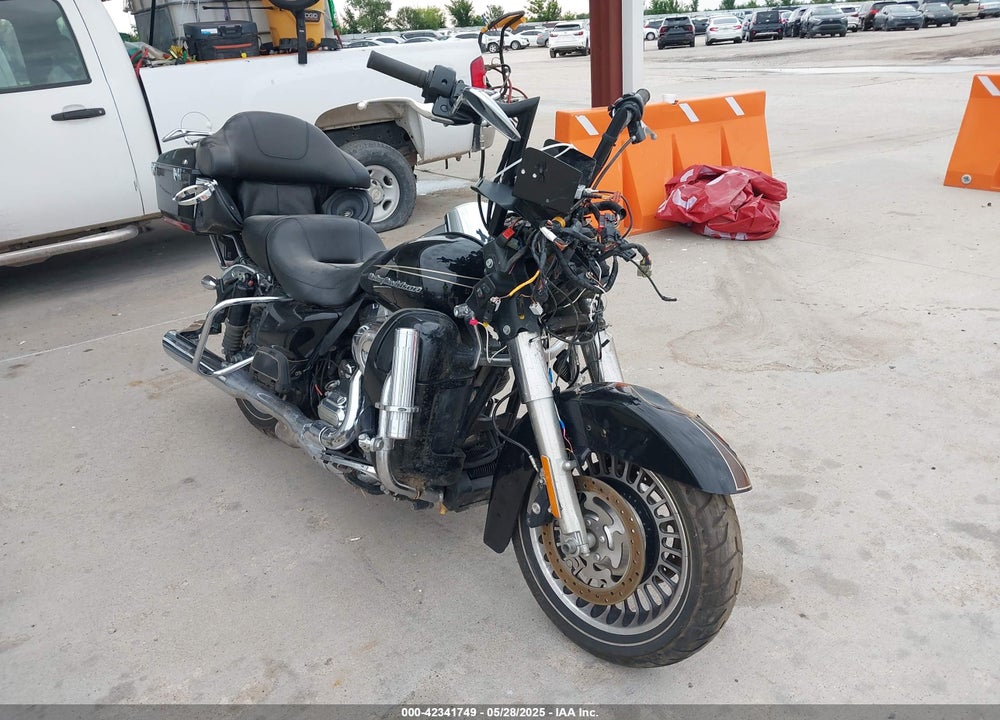 2011 HARLEY-DAVIDSON FLTRU VIN: 1HD1KGM19BB667813