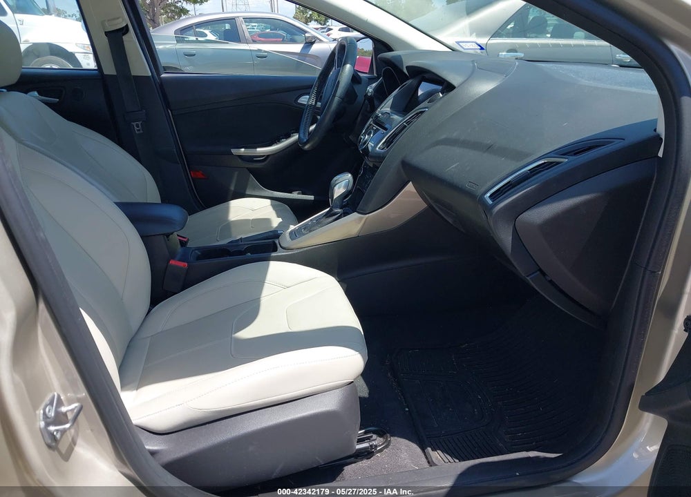 2017 FORD FOCUS VIN: 1FADP3N21HL327581