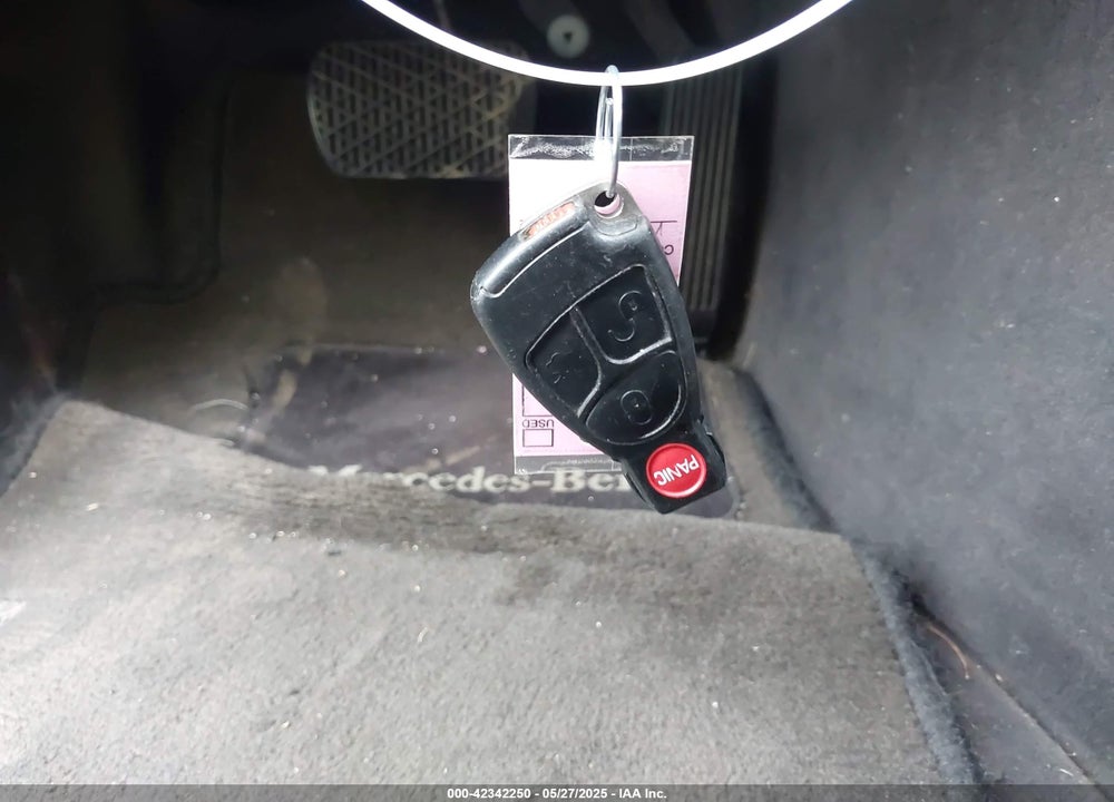 2000 MERCEDES-BENZ CLK 320 VIN: WDBLK65G4YT044091