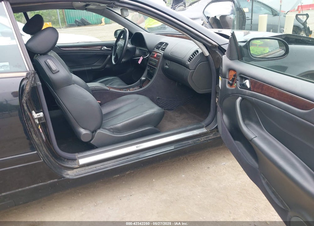 2000 MERCEDES-BENZ CLK 320 VIN: WDBLK65G4YT044091