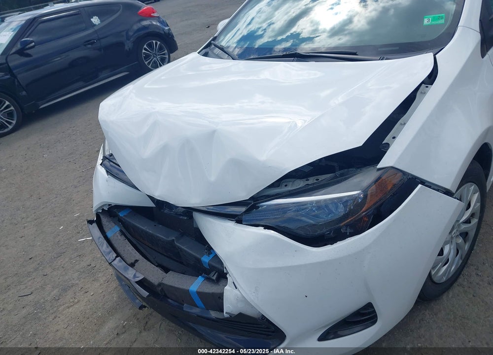 2018 TOYOTA COROLLA VIN: 5YFBURHE4JP801829