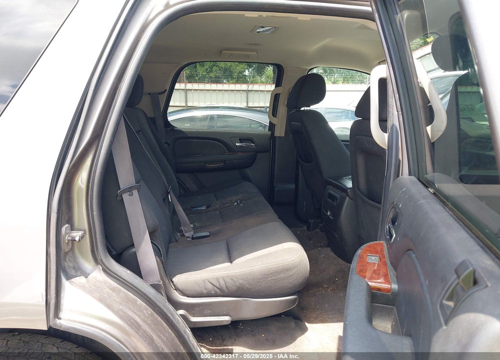 2011 CHEVROLET TAHOE VIN: 1GNSCAE06BR274758