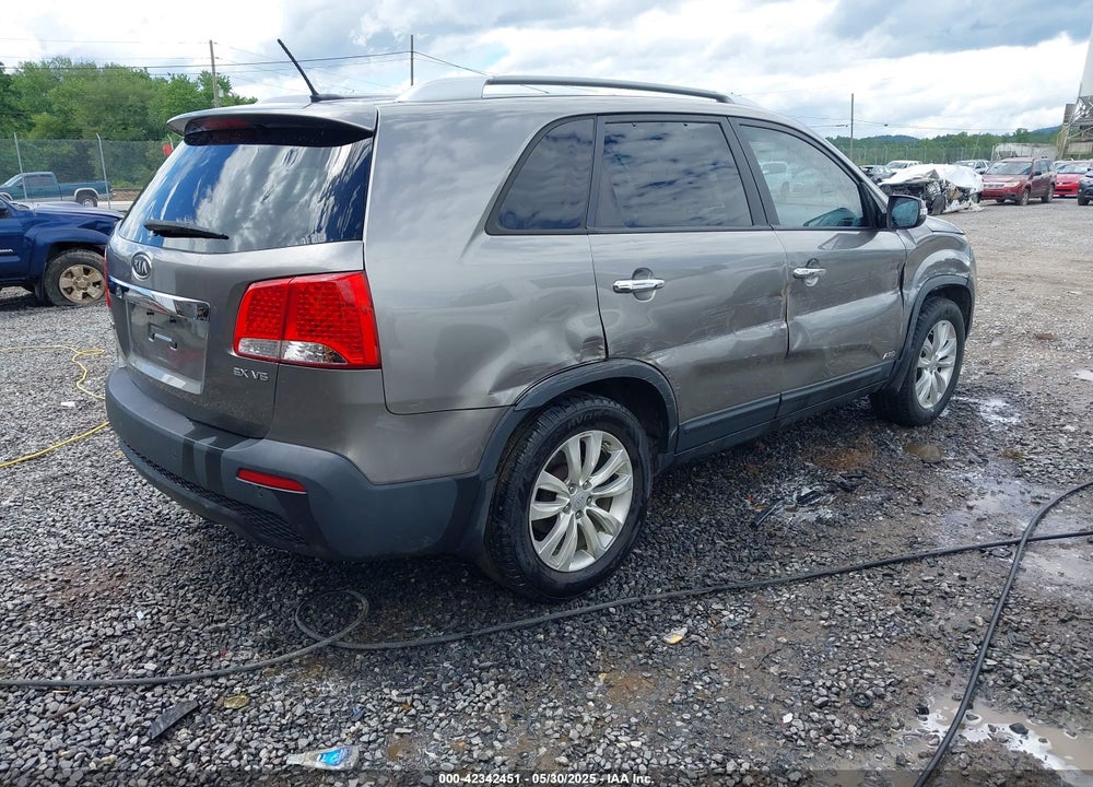 2011 KIA SORENTO VIN: 5XYKUDA27BG035121