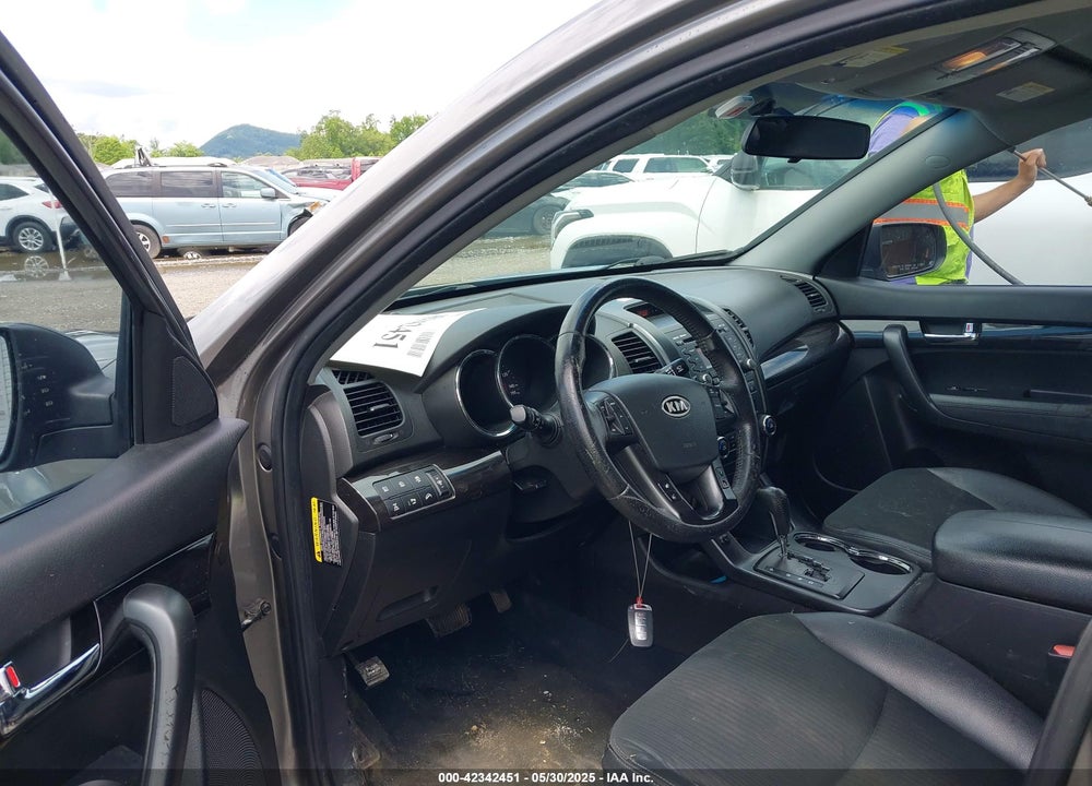 2011 KIA SORENTO VIN: 5XYKUDA27BG035121
