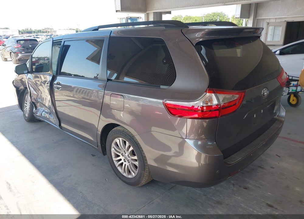 2017 TOYOTA SIENNA XLE 8 PASSENGER VIN: 5TDYZ3DC0HS835216