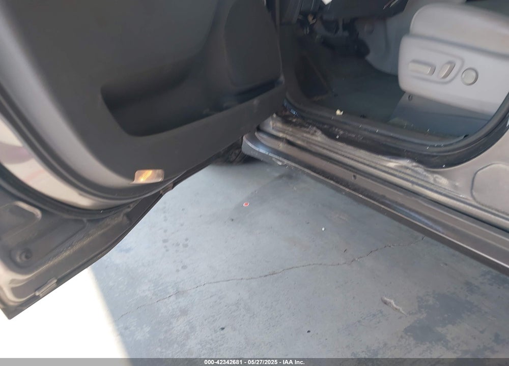 2017 TOYOTA SIENNA XLE 8 PASSENGER VIN: 5TDYZ3DC0HS835216